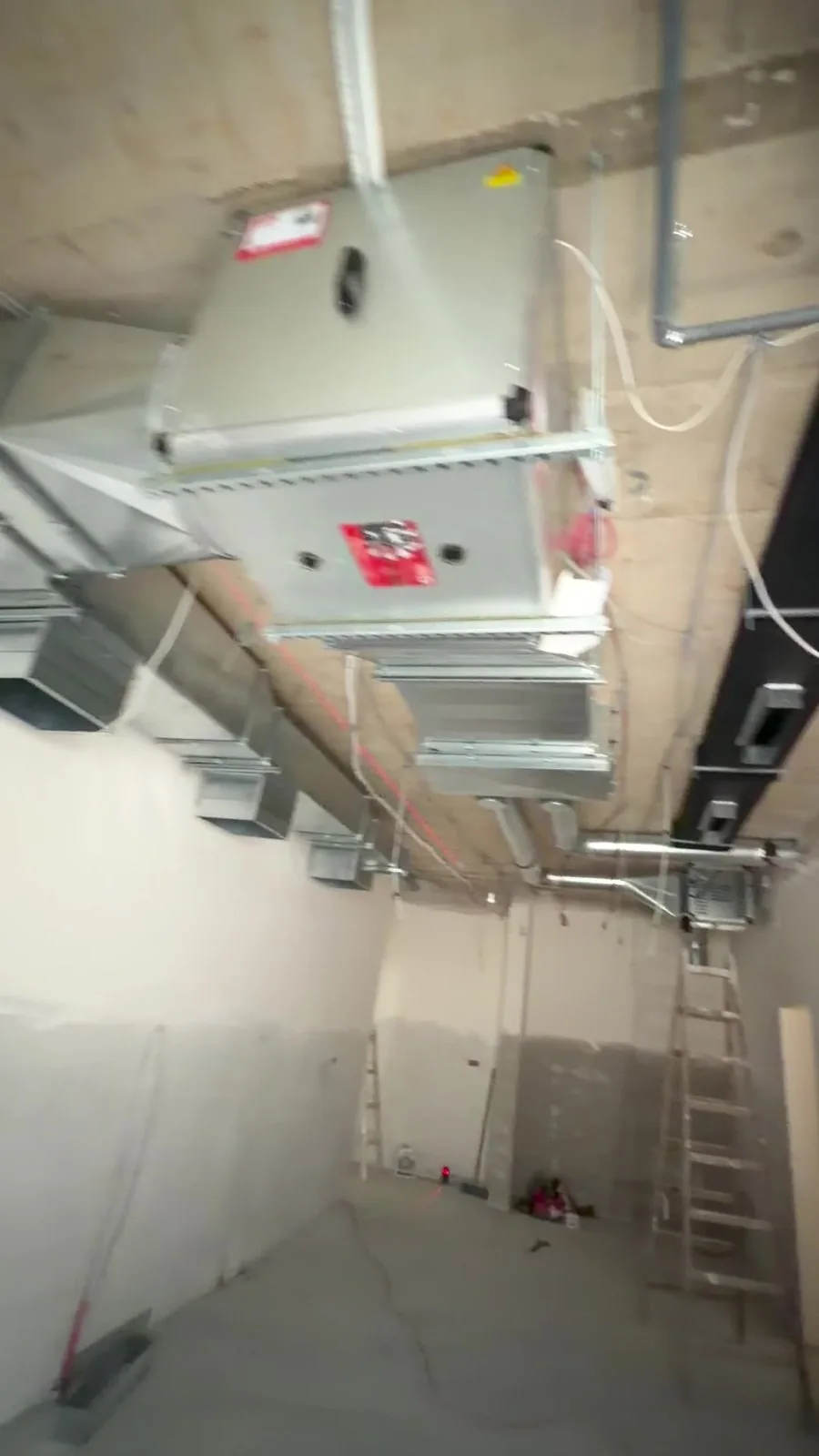 Split, kuhinja restorana – instalacije uklopljene u podkonstrukciju